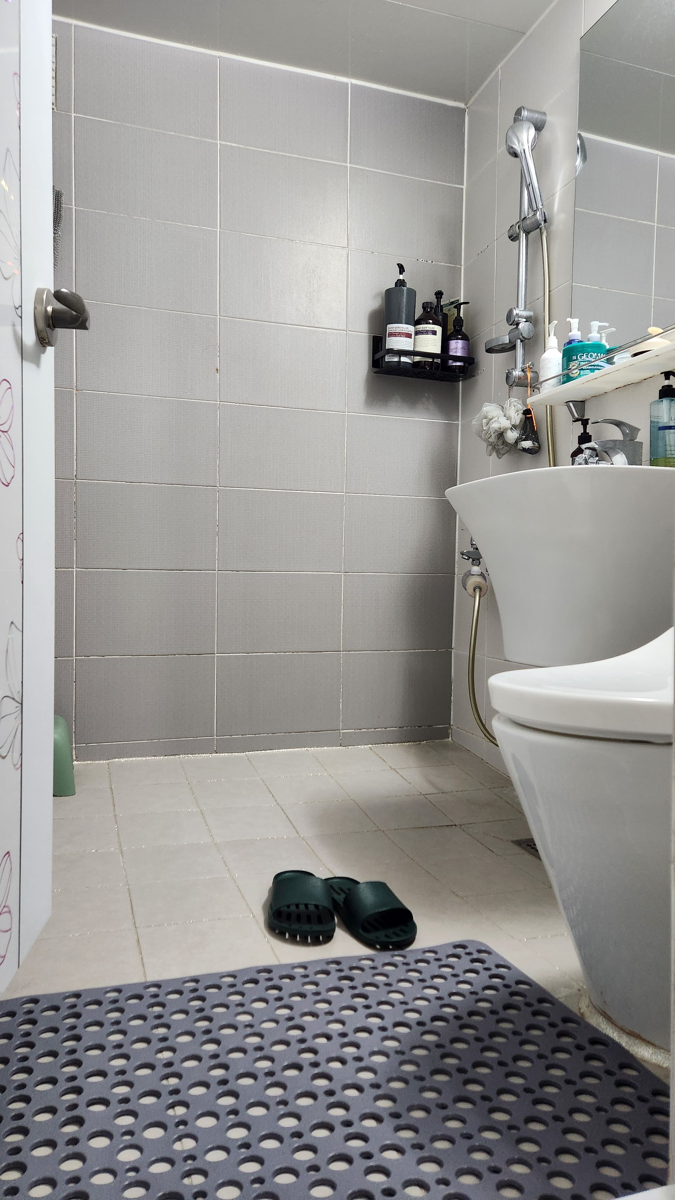 Screw-Lock No-Drill Bathroom Shelf user photo