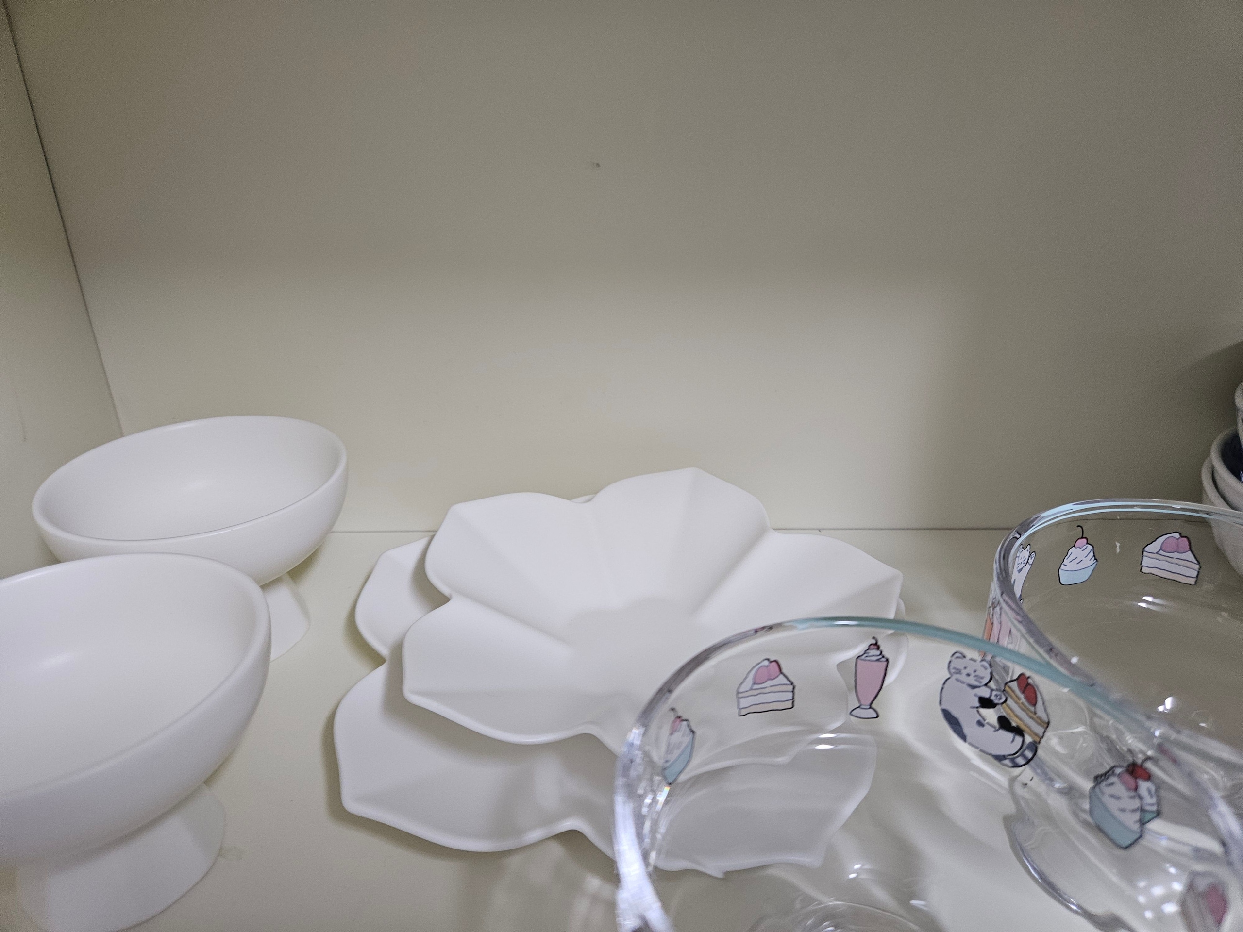 Eunseol Matte Porcelain Pedestal Cup & Plate Set (4-Piece Gift Set) user photo