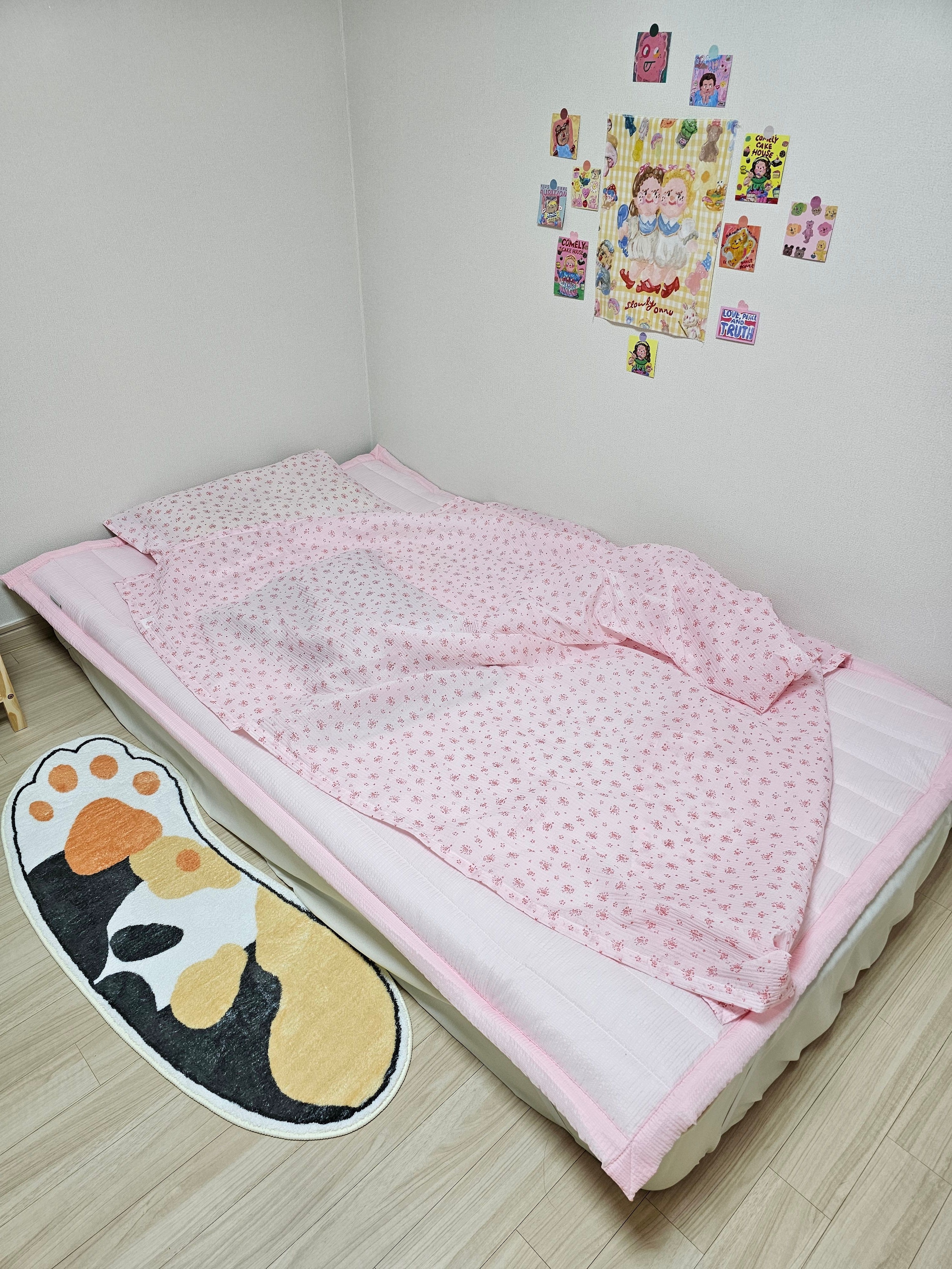 Summer Romance Seersucker Light Blanket + Pillowcase Set user photo
