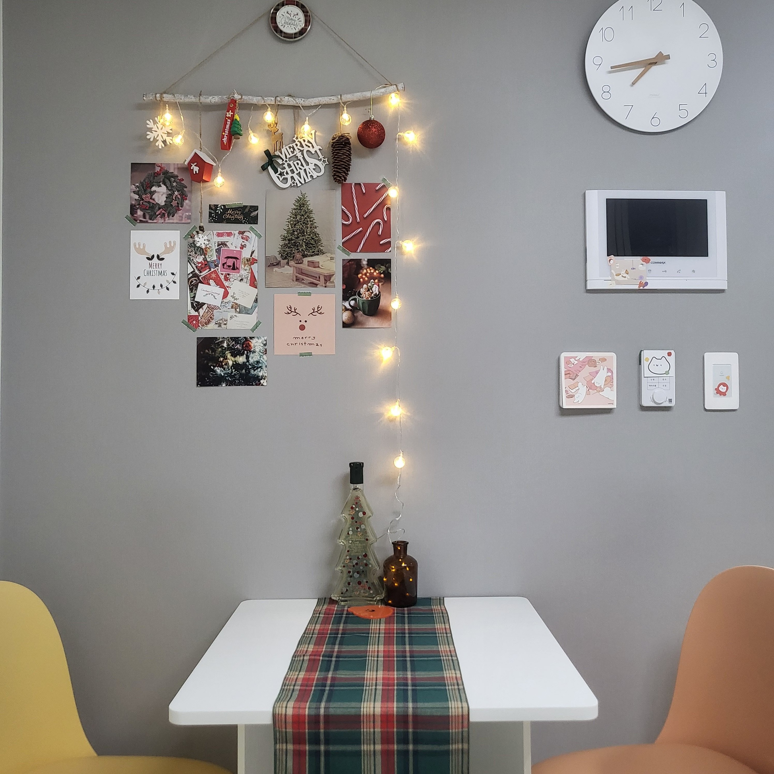 Minimal Square Dining Table user photo