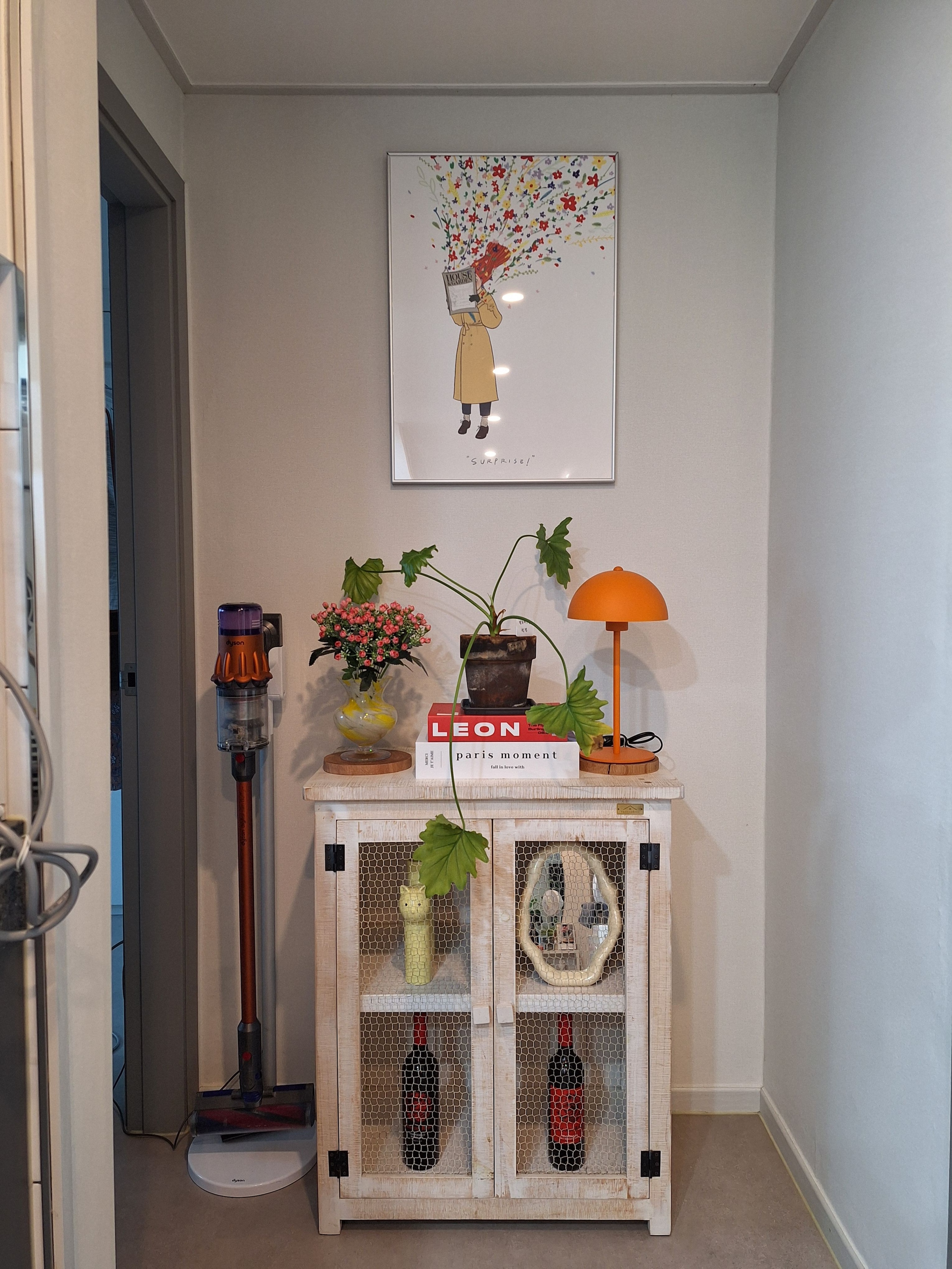 Cat Ikebana Ceramic Vase user photo