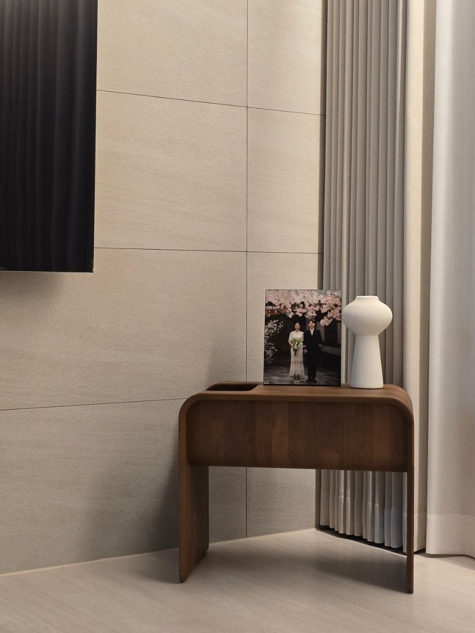 Multi-Use Curved Side Table user photo