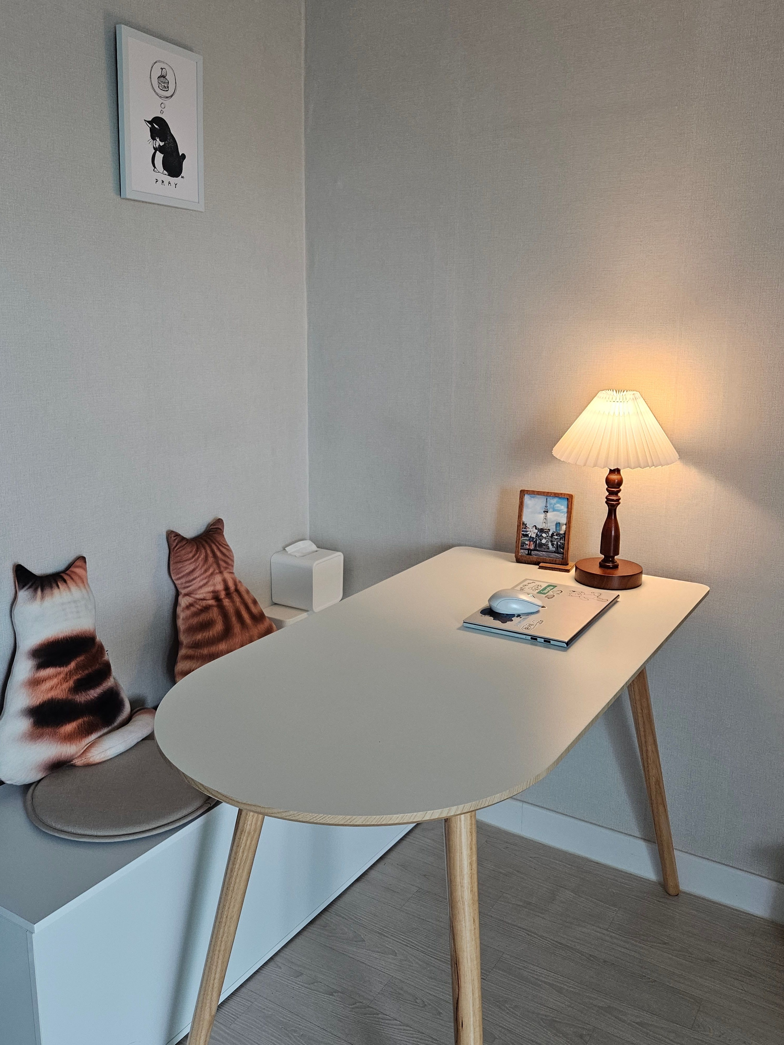Half Oval Wooden Legs Dining Table user photo