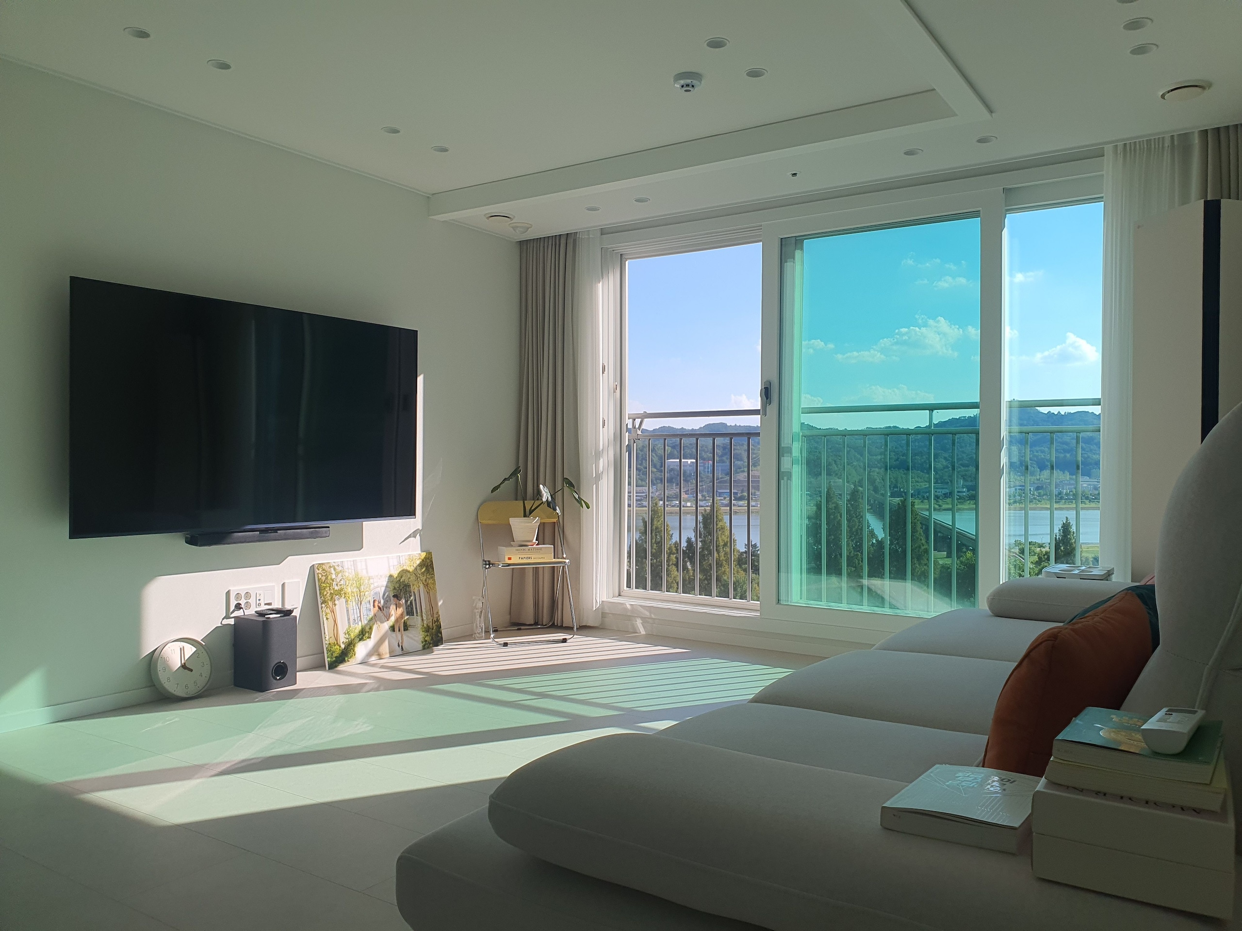 Nordic-Style Silent Wall Clock user photo
