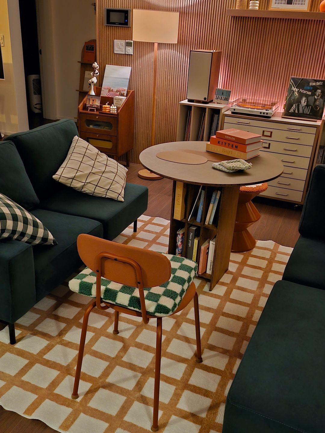 Hourglass Accent Stool user photo