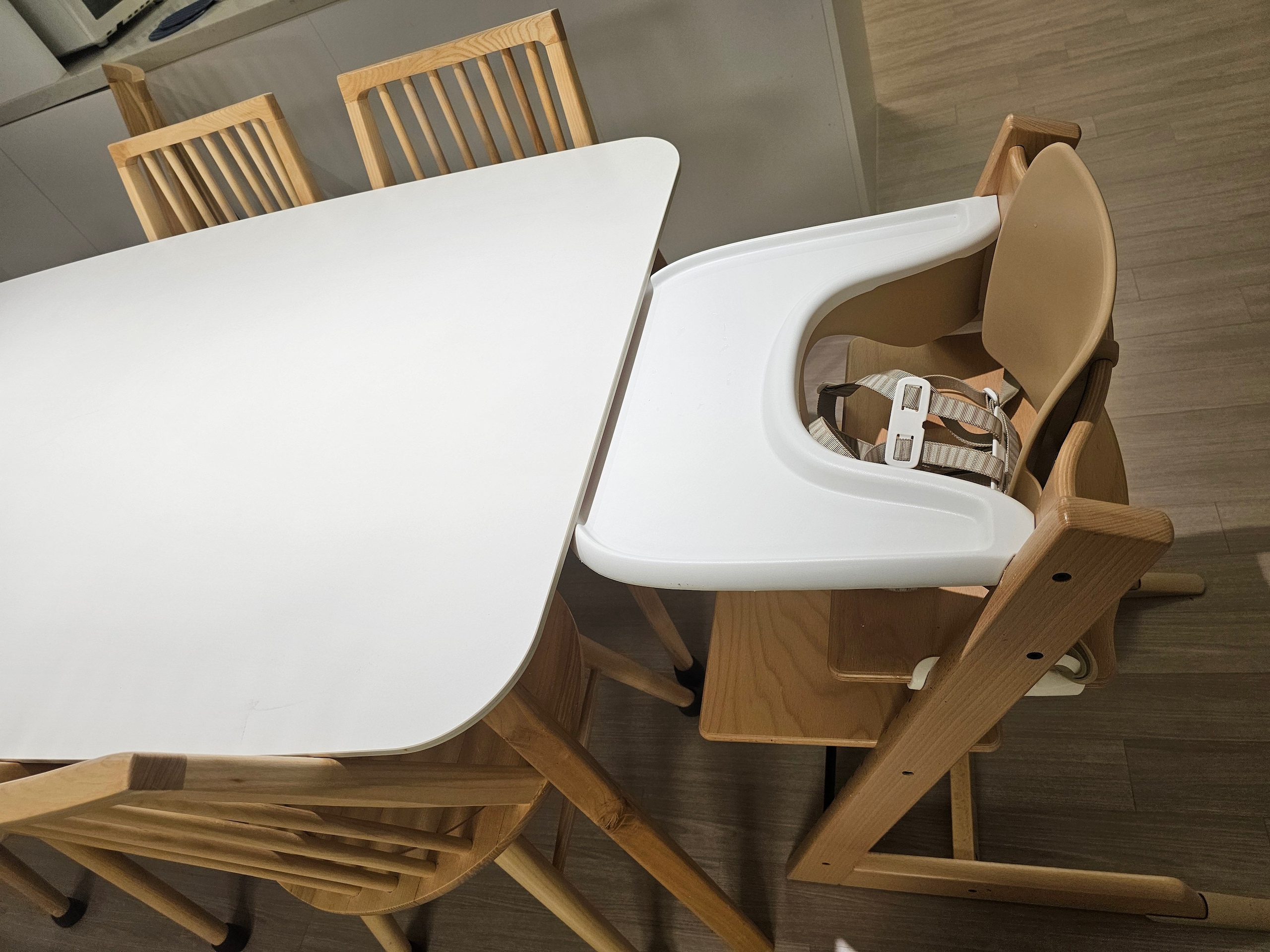 Ceramic Tabletop Solid Wood Frame Dining Table user photo