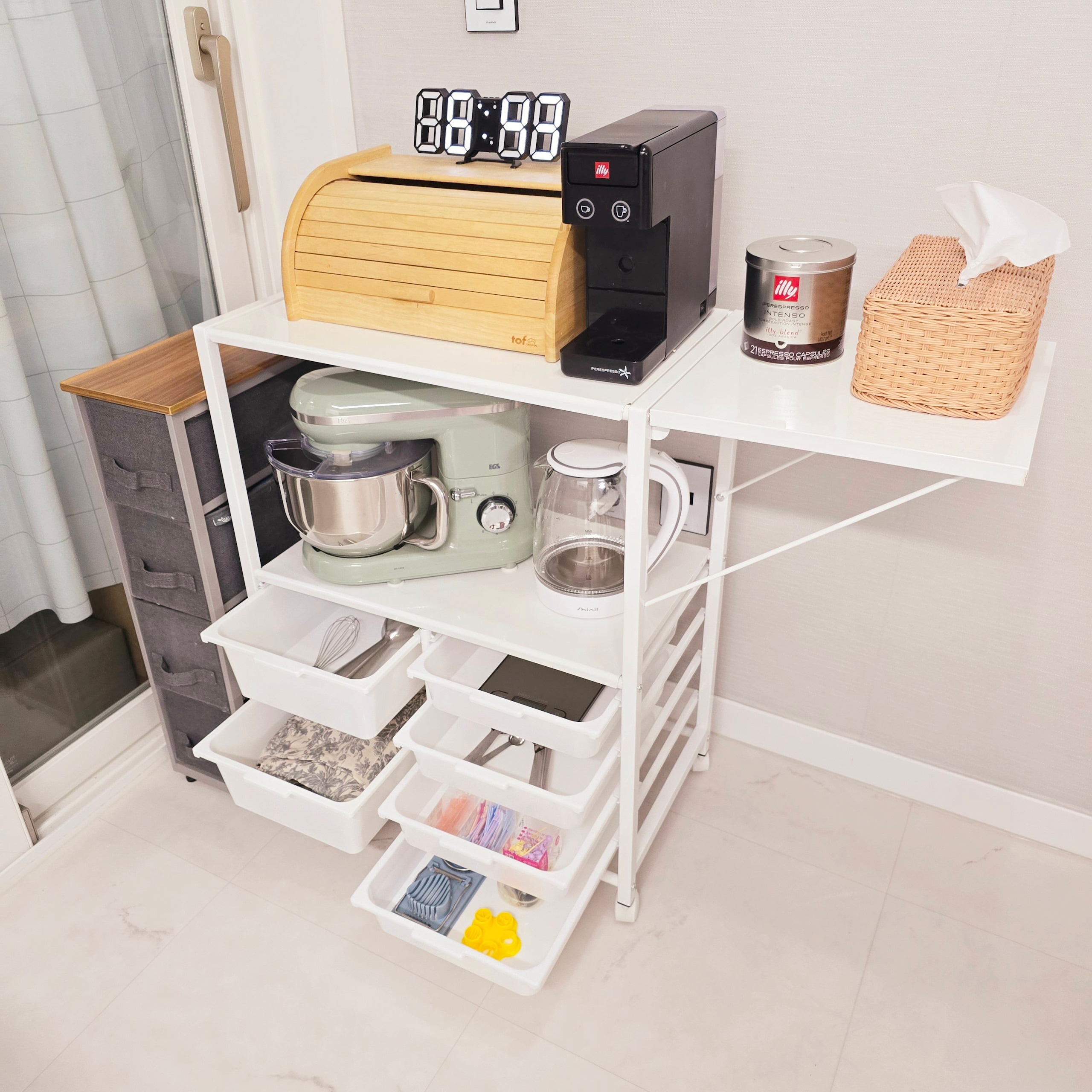 Expandable Rolling Microwave Storage Rack user photo