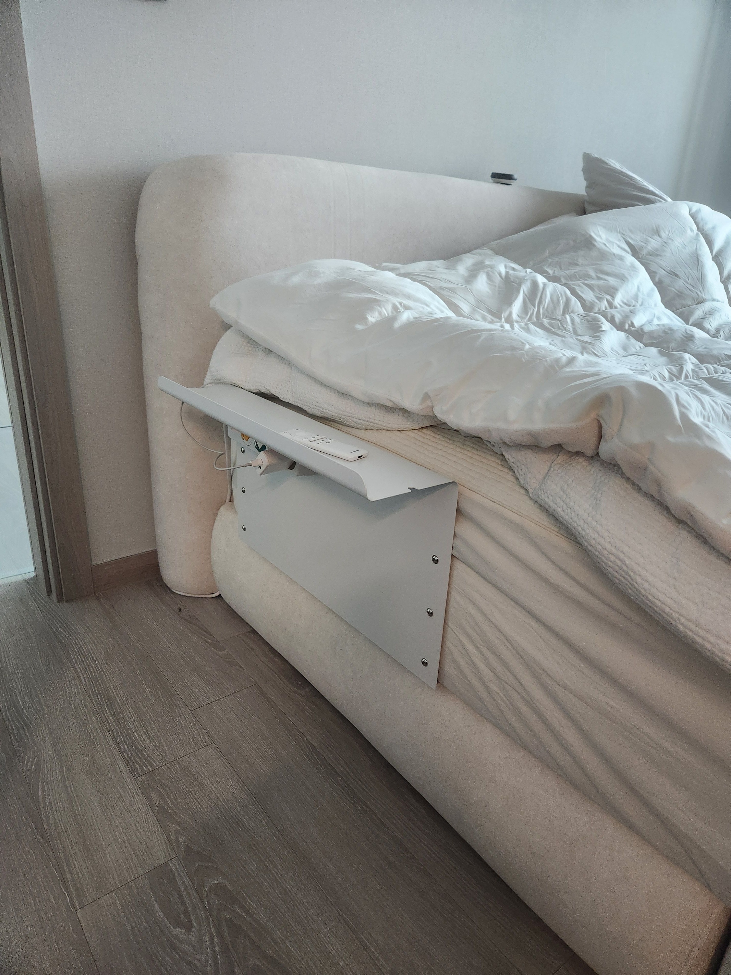 Blanc Bed Gap Side Shelf user photo