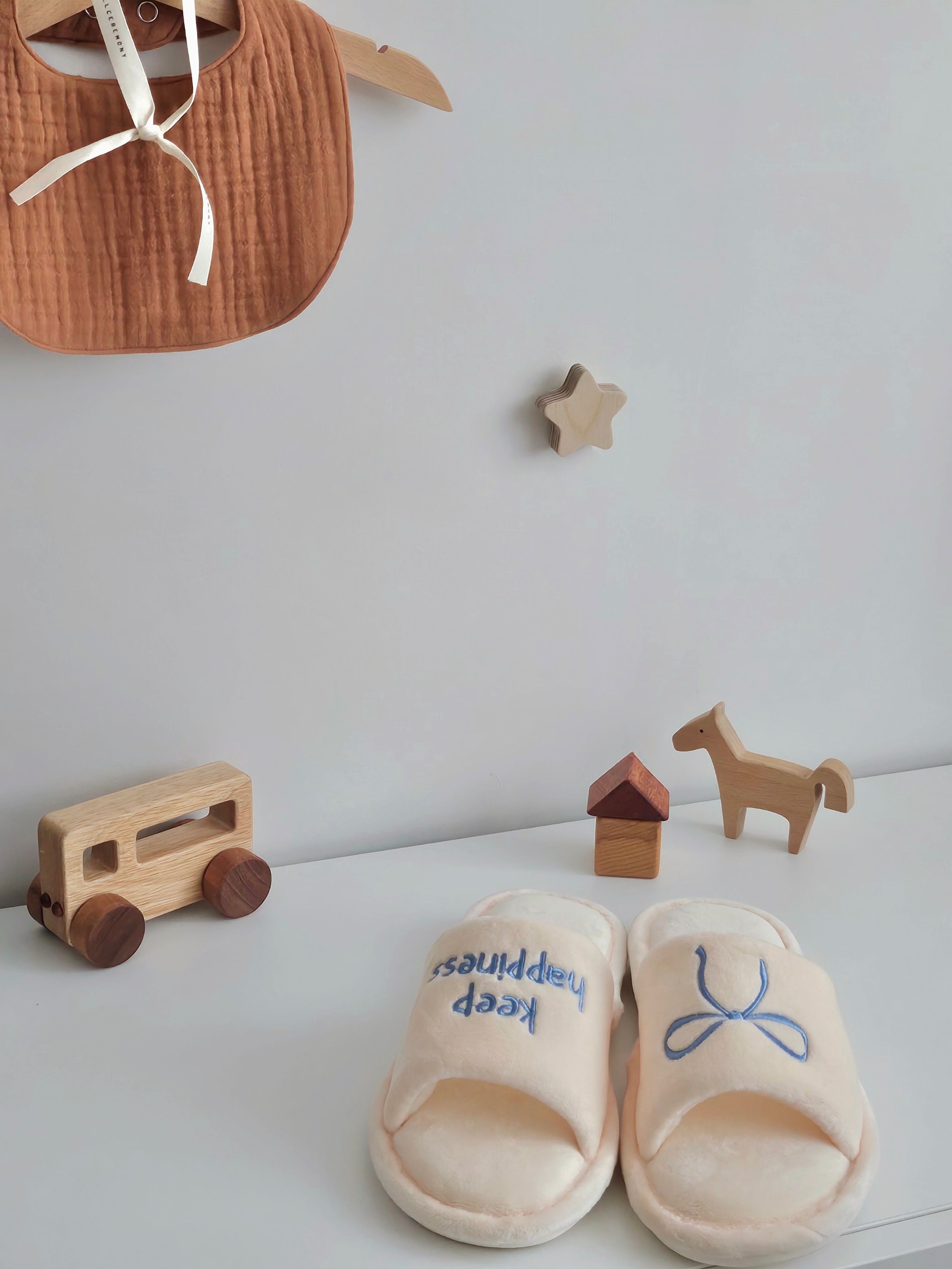 Soft Ribbon Home Slippers user photo
