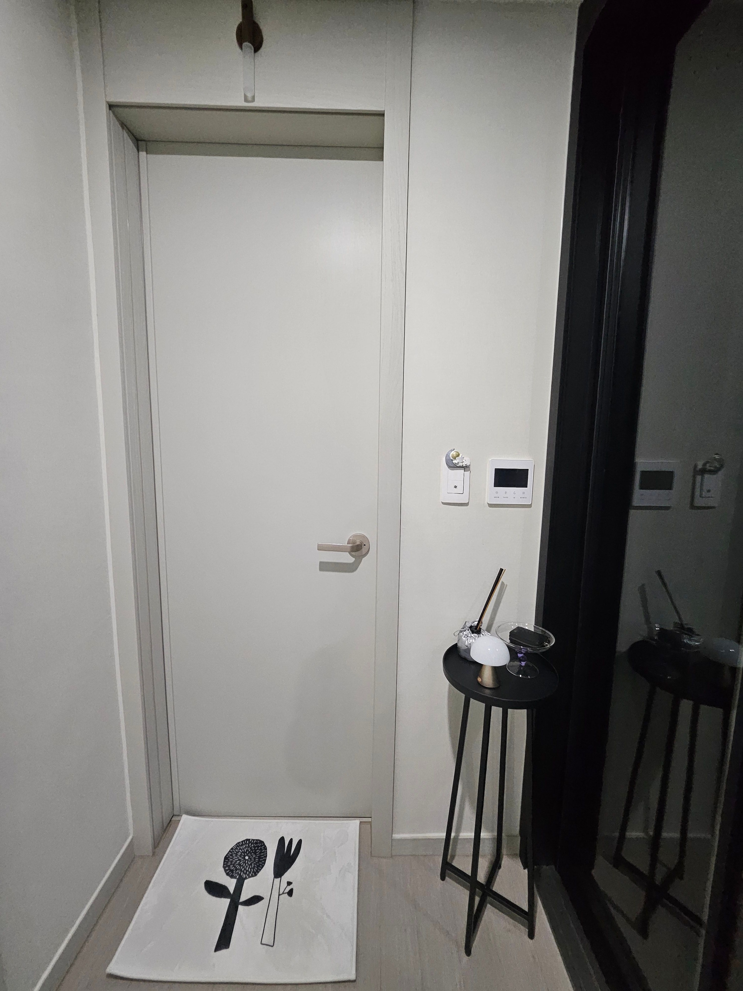 Slim Tall Metal Accent Table user photo
