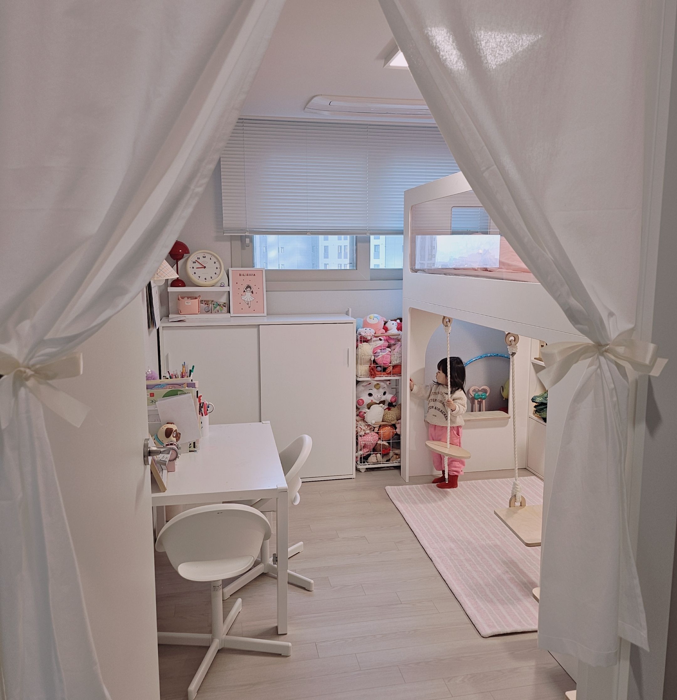 Modern Pink Stripe Microfiber Rug user photo