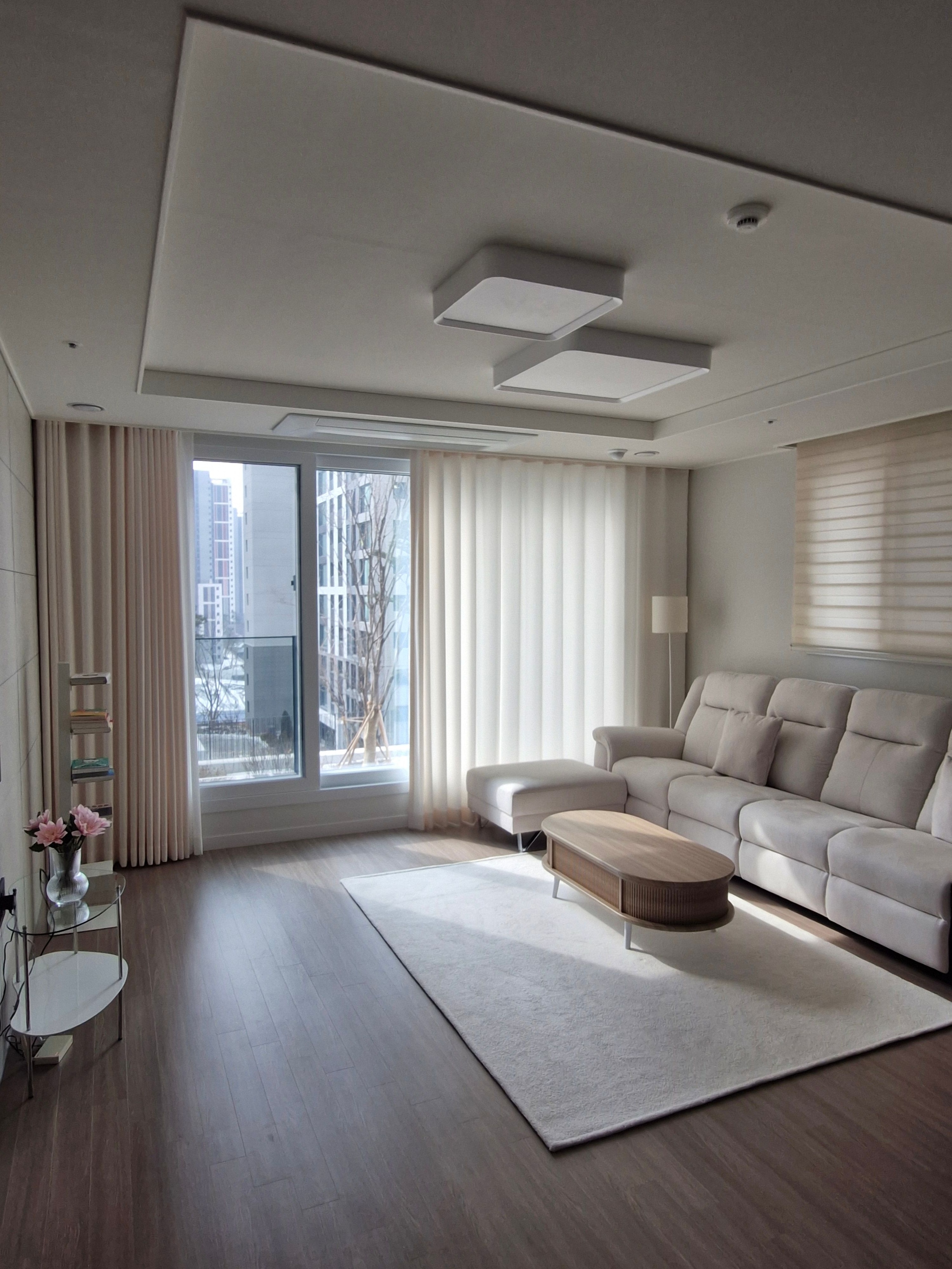 2-Tier Wavy Glass Table user photo