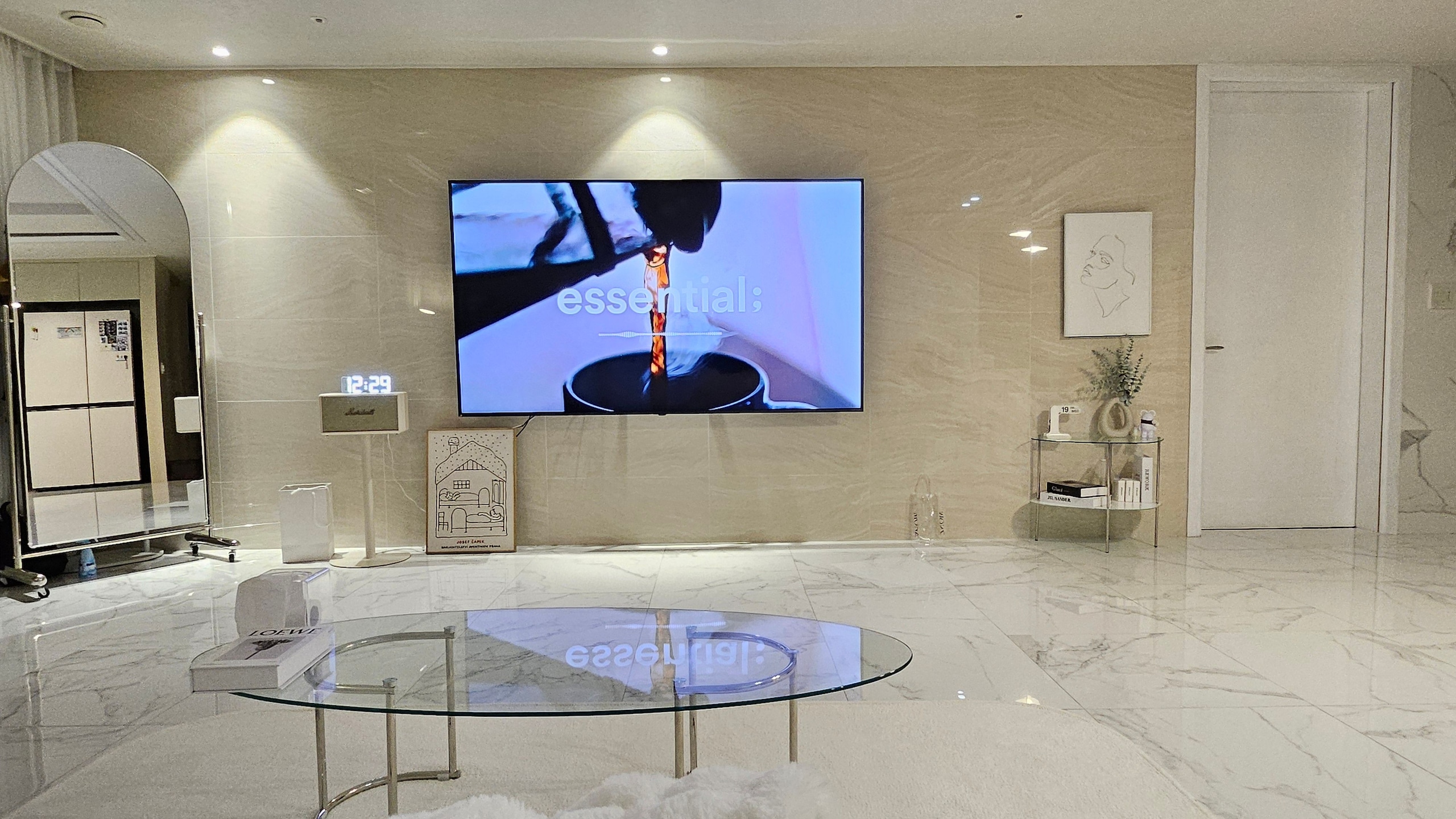 2-Tier Wavy Glass Table user photo