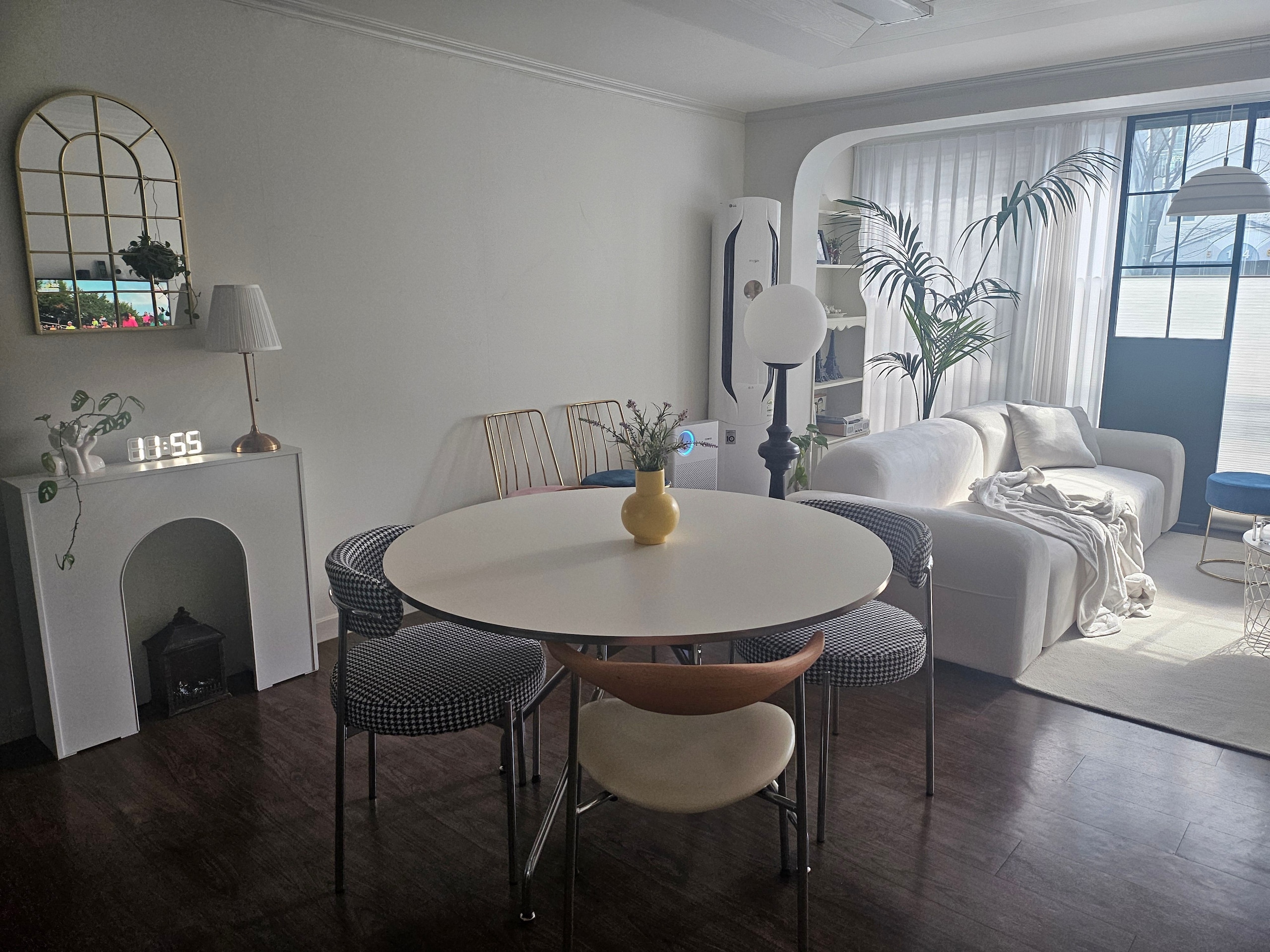 Round Steel Leg Dining Table user photo