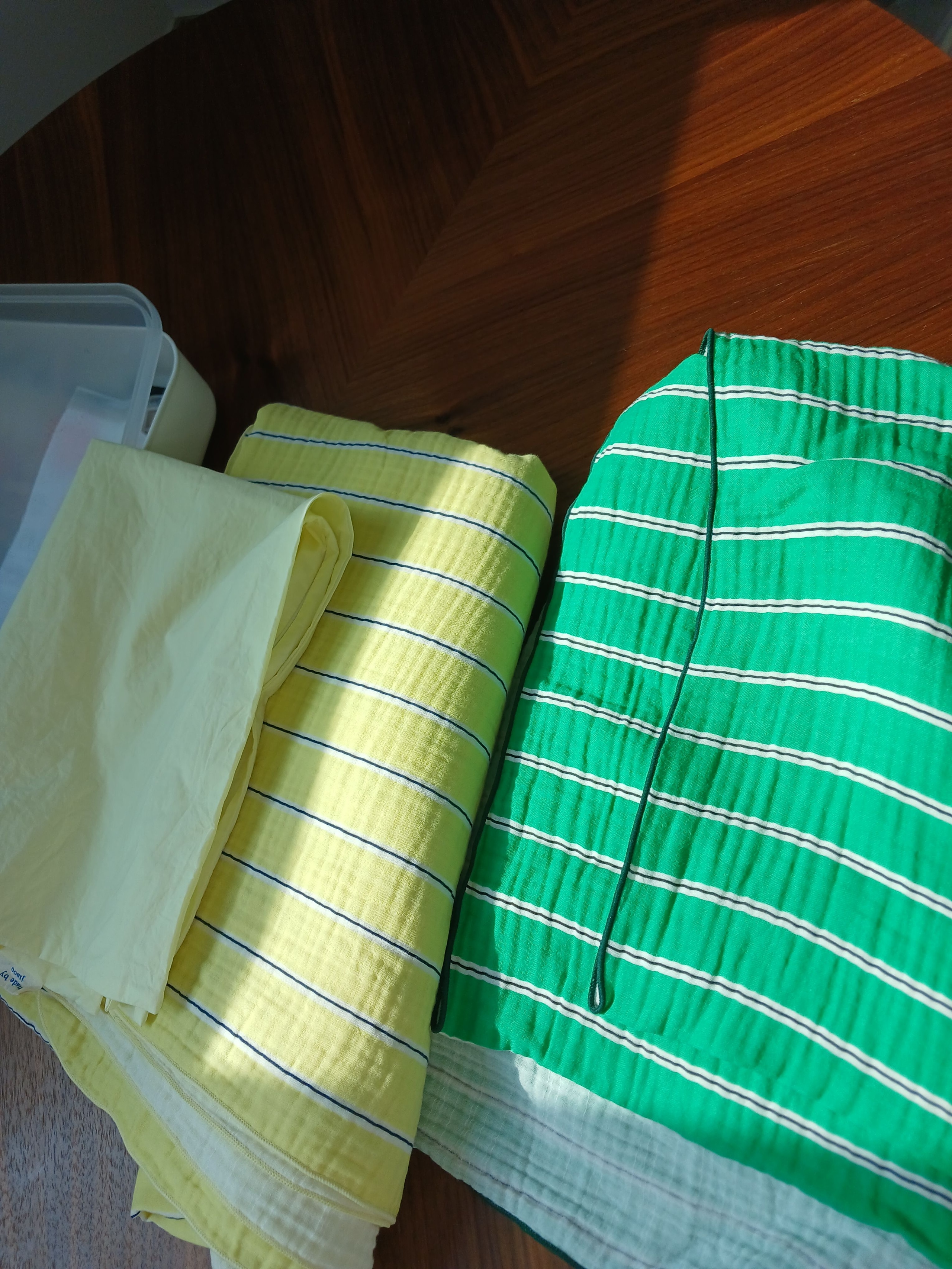 Neon Stripe 3-Layer Gauze Blanket user photo