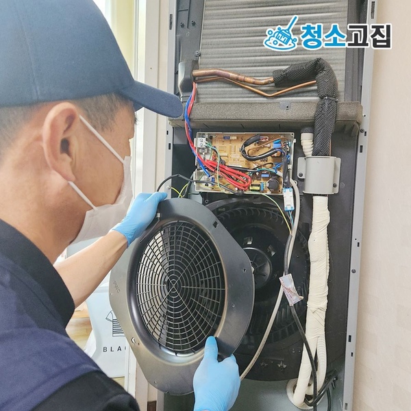 에어컨 청소 벽걸이 스탠드 천장형 시스템 투인원 에어컨 분해 전문 청소 업체