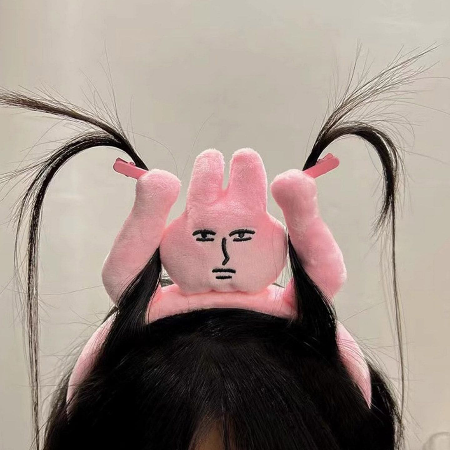 오늘의집 이이공브이샵 앞머리 파수꾼 집게 머리띠 토끼 인형 헤어밴드