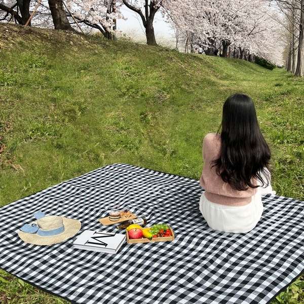 감성 체크 피크닉 돗자리 도톰한 방수 매트 휴대용 스트랩 파우치 포함