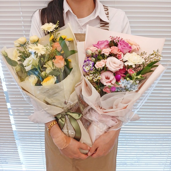 생화 꽃다발 중형 40cm~ 꽃배송 꽃배달 노란,핑크 택1 카드메세지