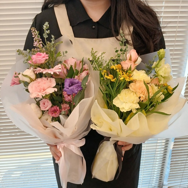 생화 꽃다발 소형 30cm~ 꽃배달 노란,핑크 택1 카드메세지 - 수도권 당일배송