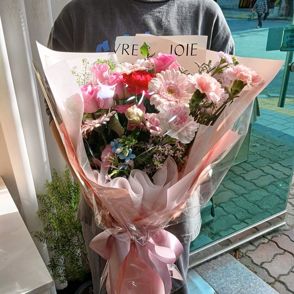 생화 꽃다발+카드메세지 서비스 중대형 50cm~ 꽃배송 꽃배달 노랑 핑크 택 개업 기념일