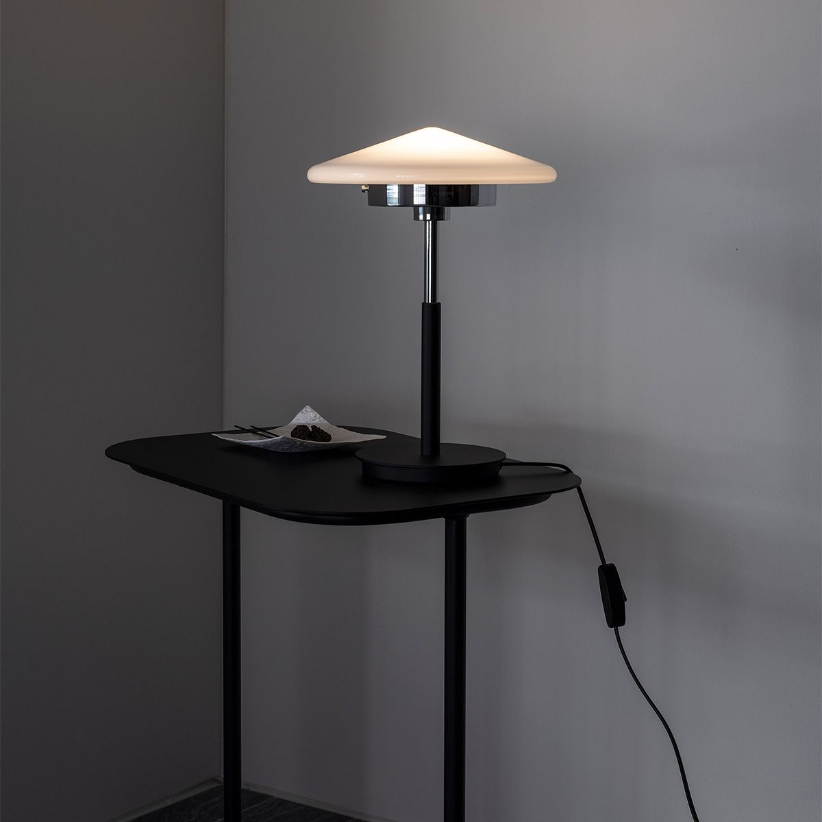 오늘의집 잭슨카멜레온 Cone Table Lamp