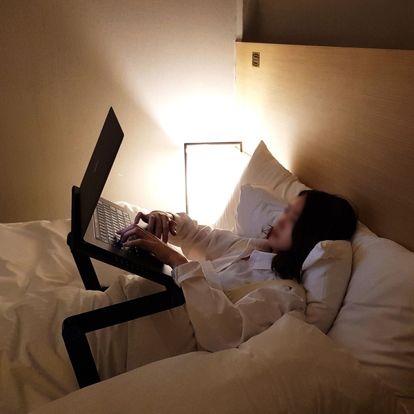 눕서대 침대 노트북 거치대 자취필수품 누워서 노트북 독서