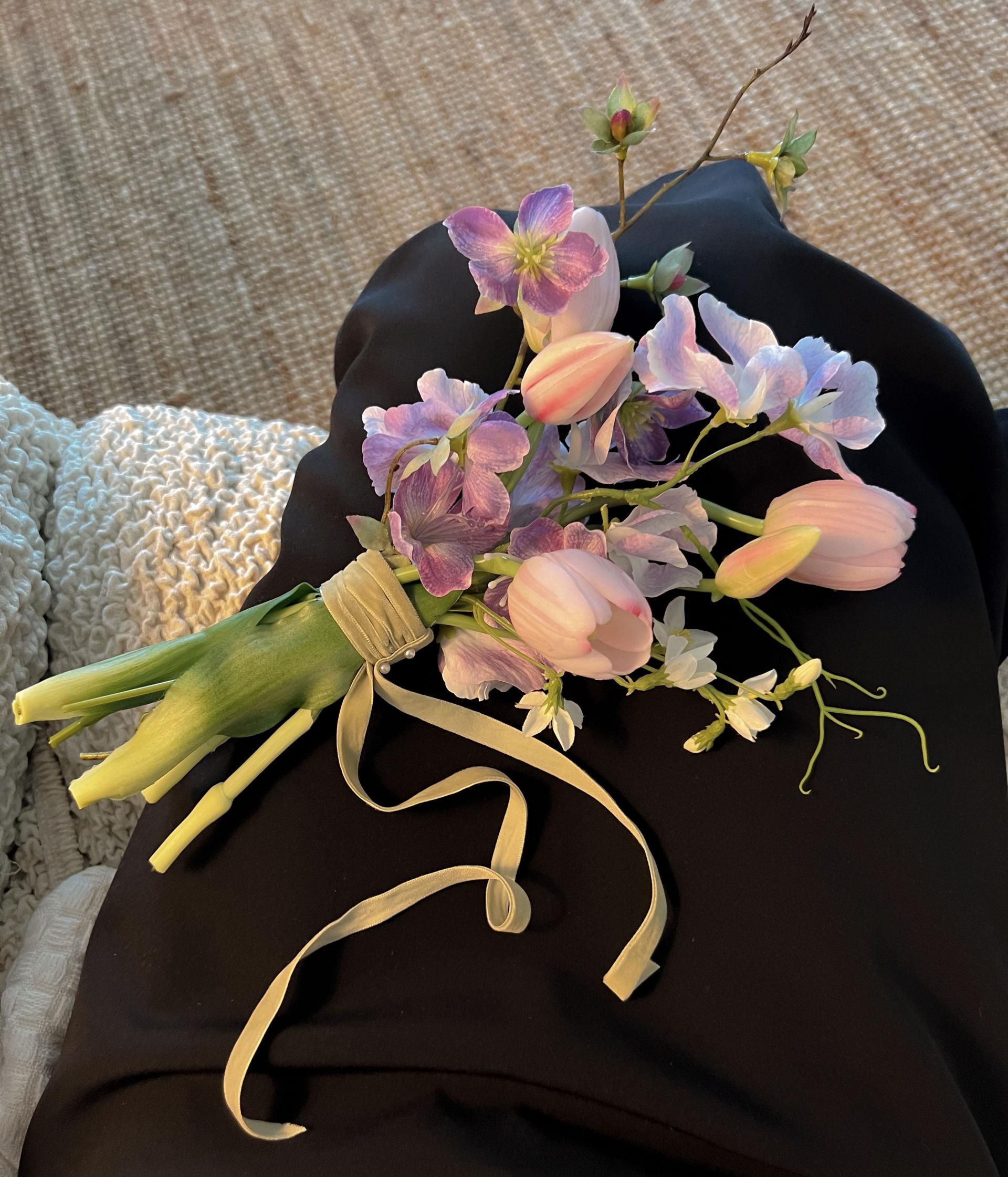 오늘의집 웨딩부케 l 빈티지 튤립 조화부케 셀프웨딩촬영 'Pink & Purple Bouquet'
