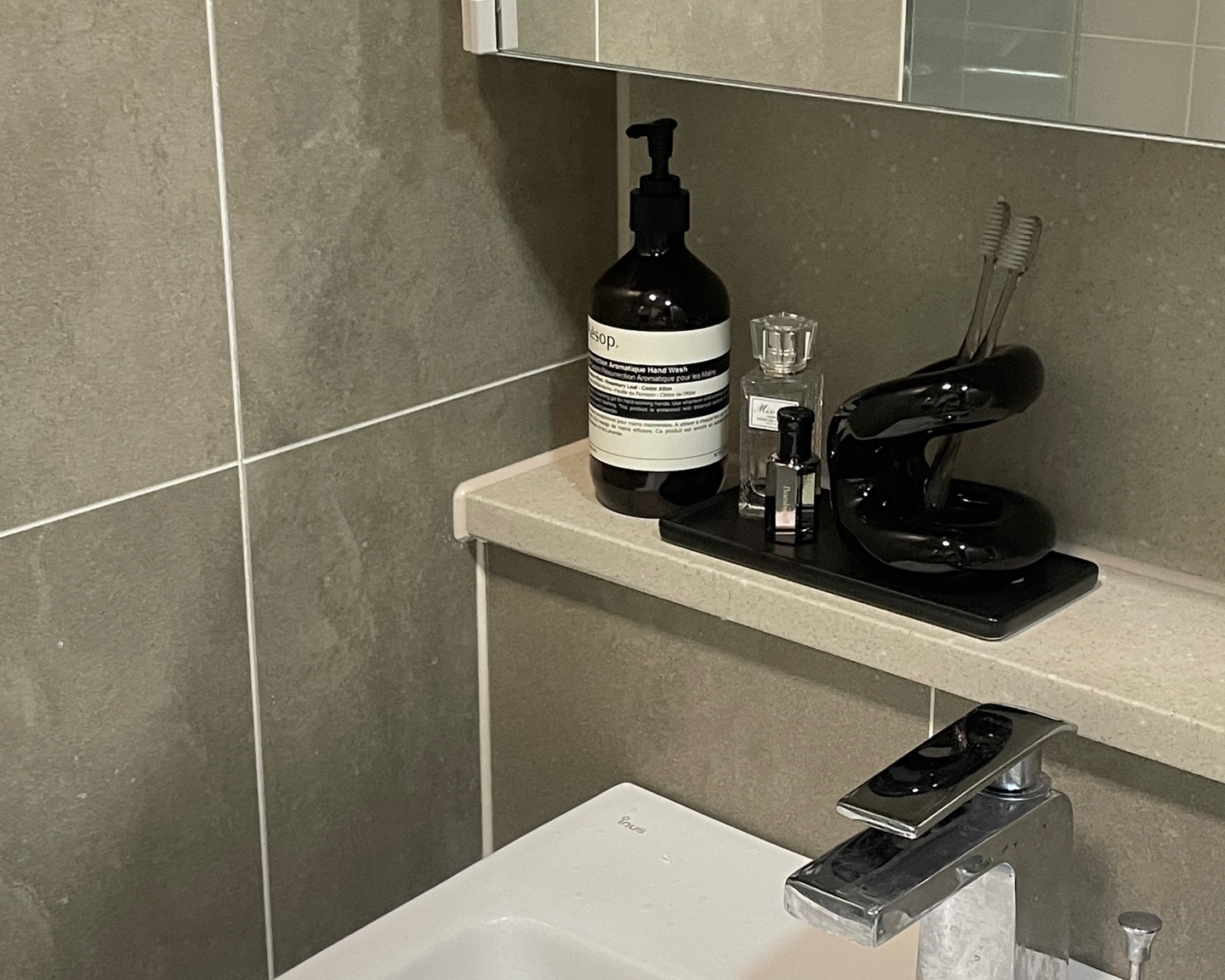 Ceramic Toothbrush Holder and Tray Set user photo