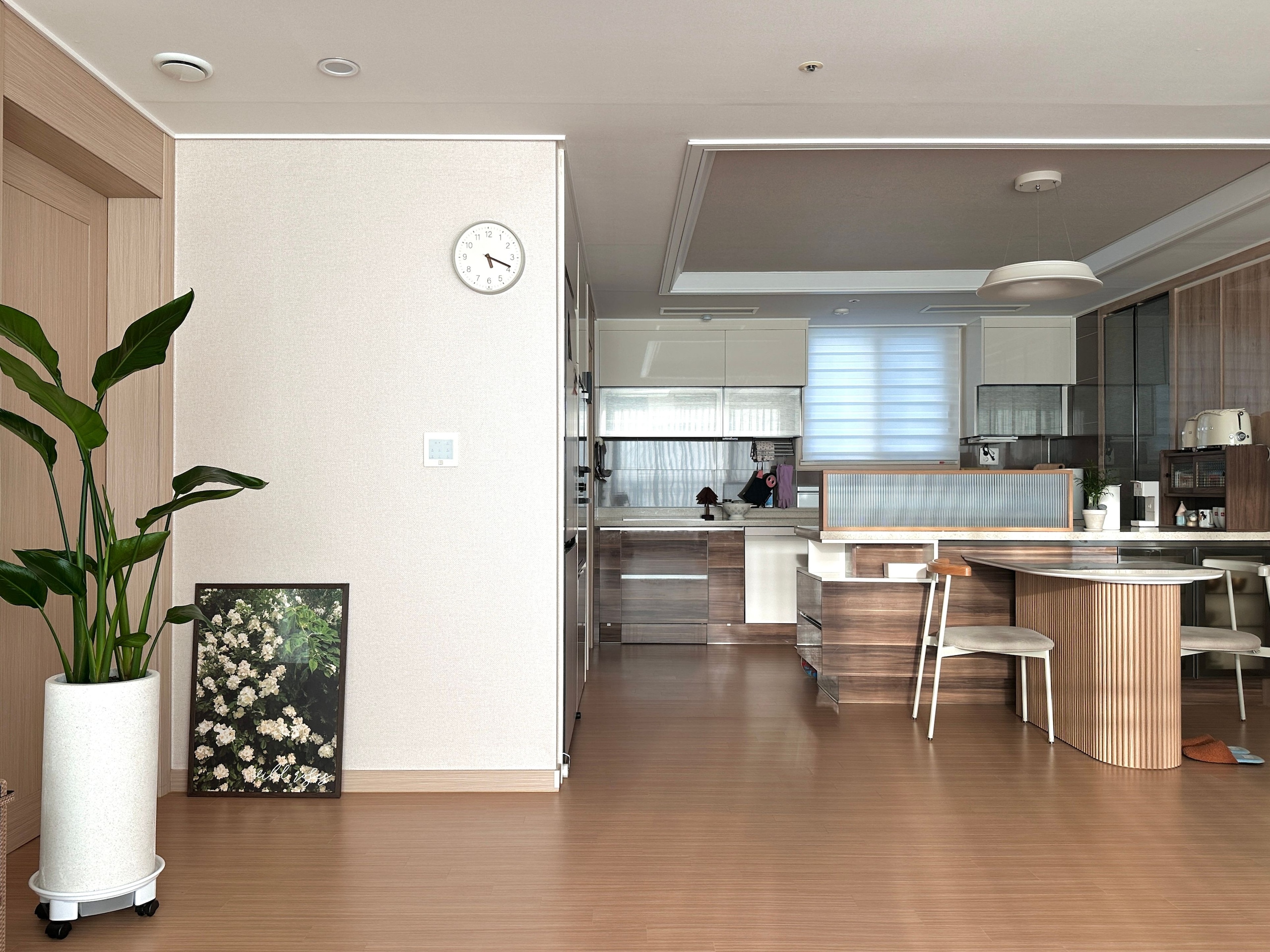 Nordic-Style Silent Wall Clock user photo