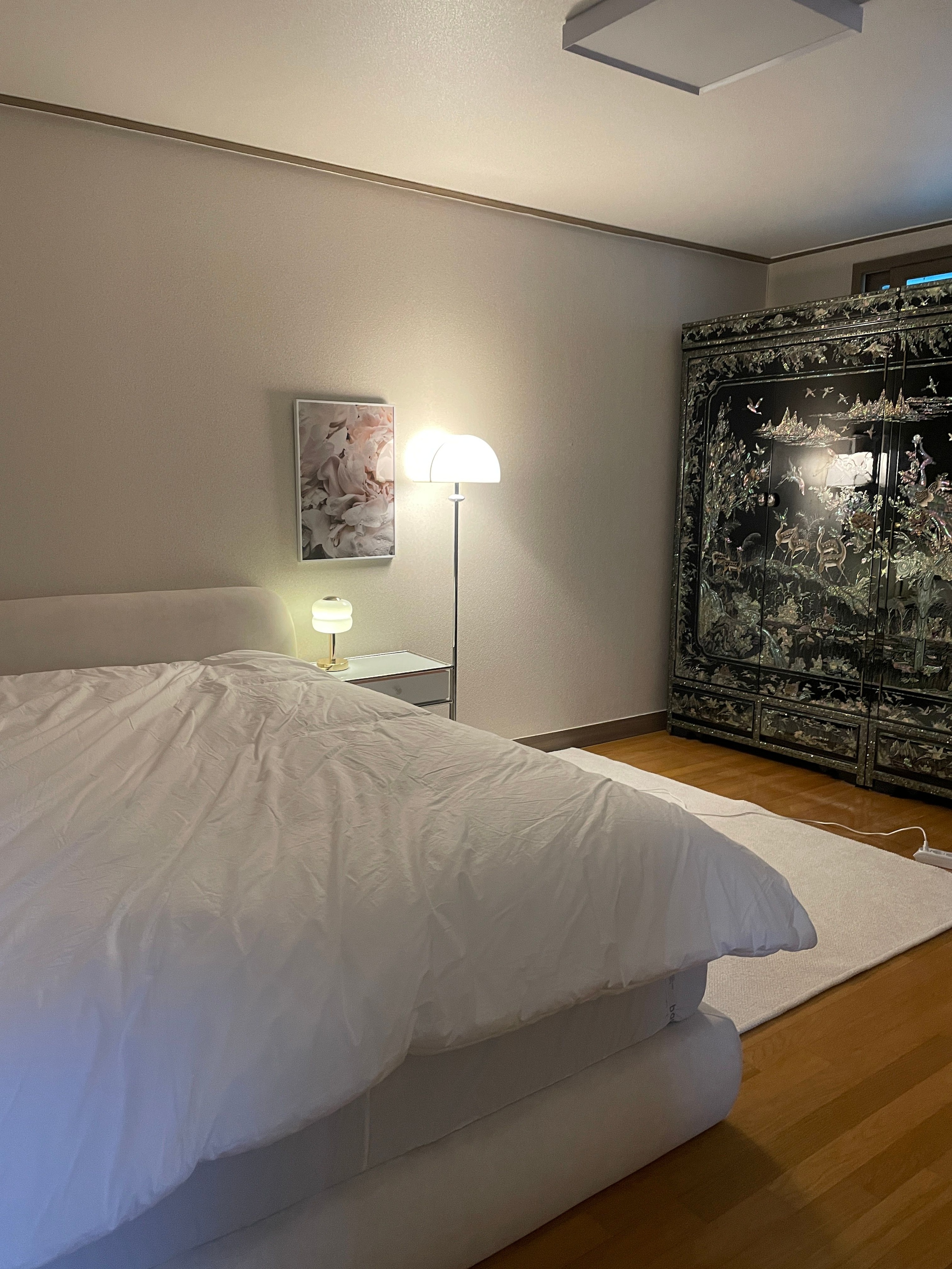 LED Gloomy Table Lamp user photo