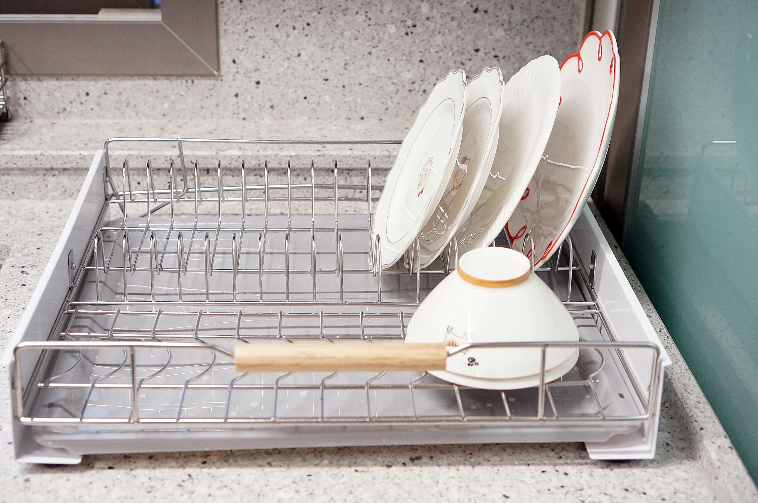 Sliding Dish Rack with Wood Handles user photo