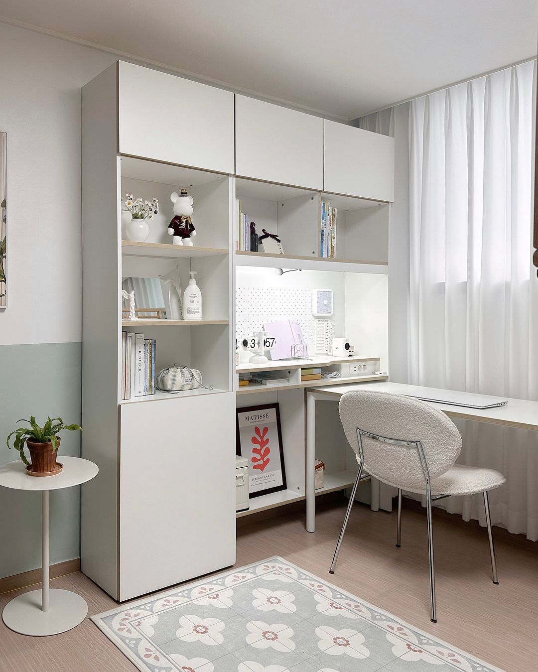 Modern Round Metal Side Table user photo