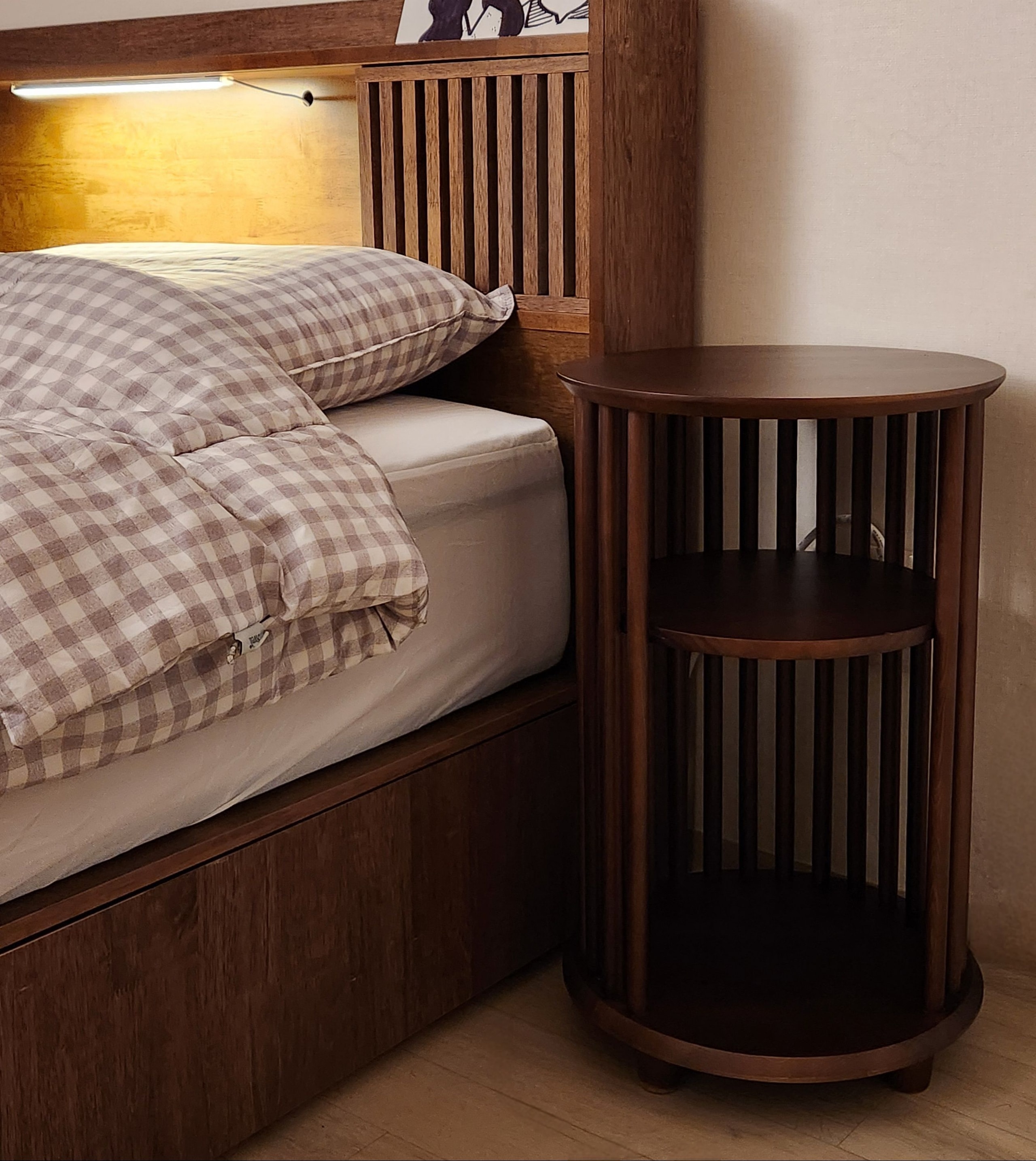 Ivy Solid Pine Wood Nightstand user photo