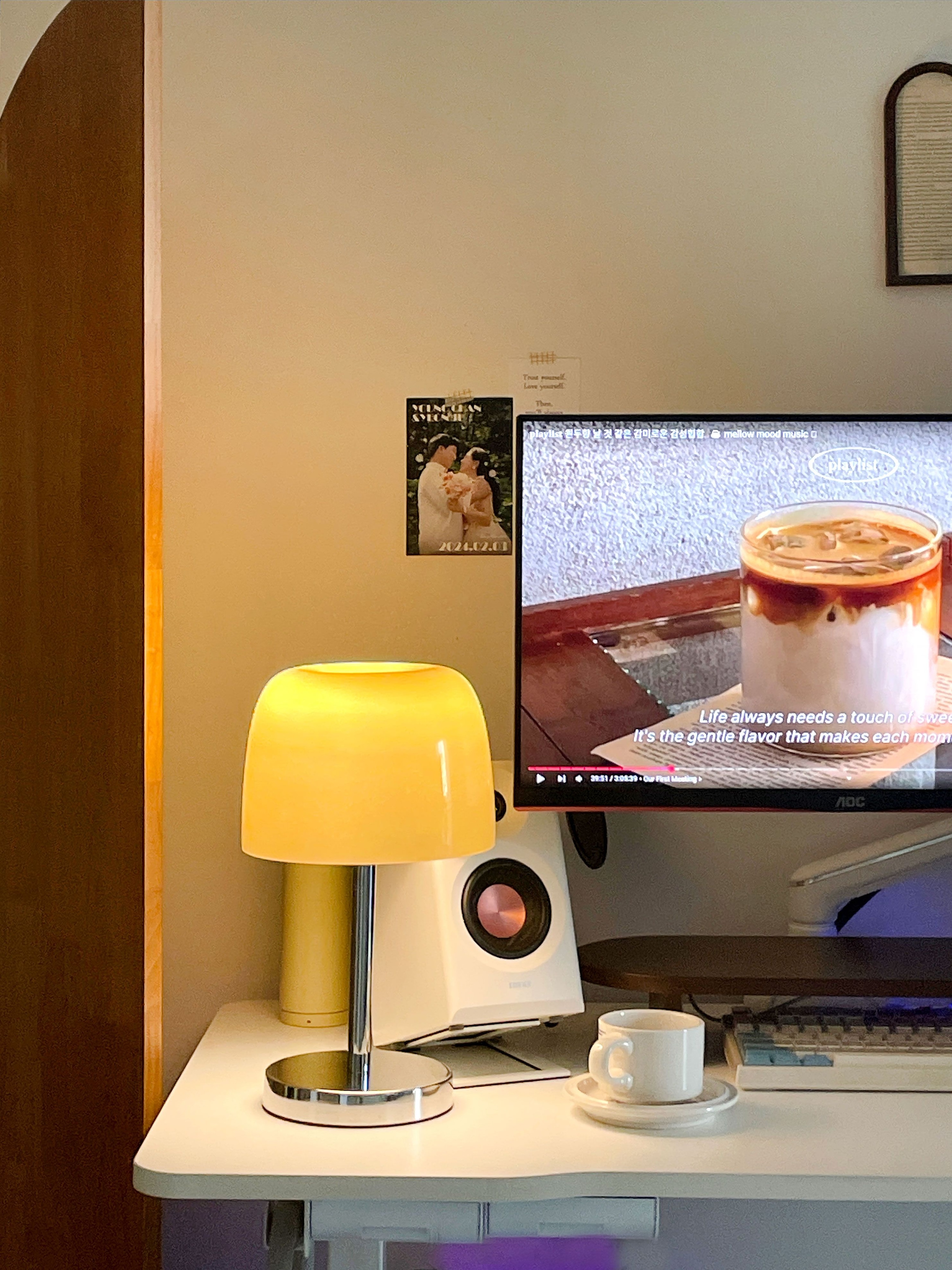 Glossy Ceramic Cup & Saucer Set user photo