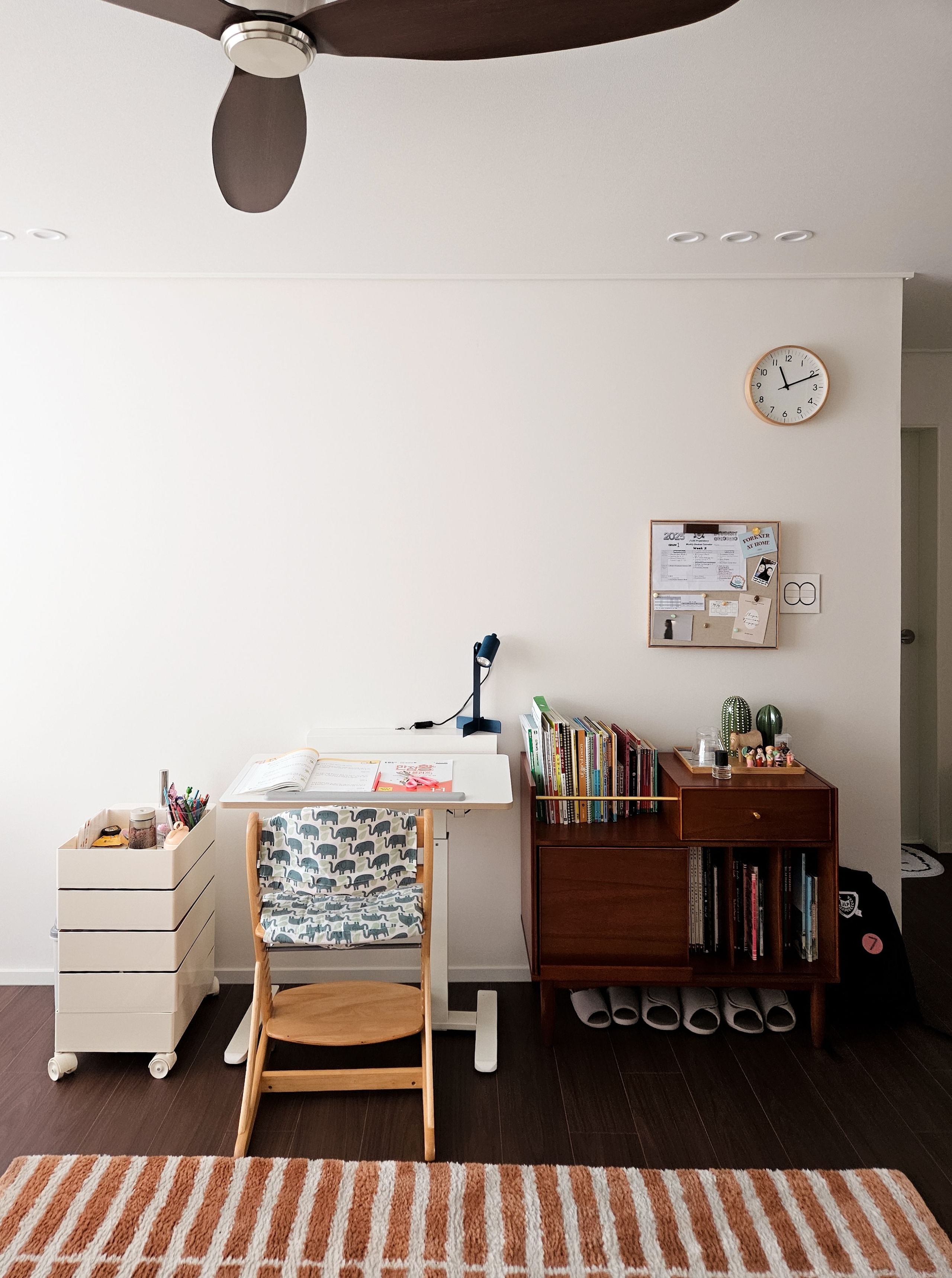 Wood-Framed Linen Magnetic Board user photo
