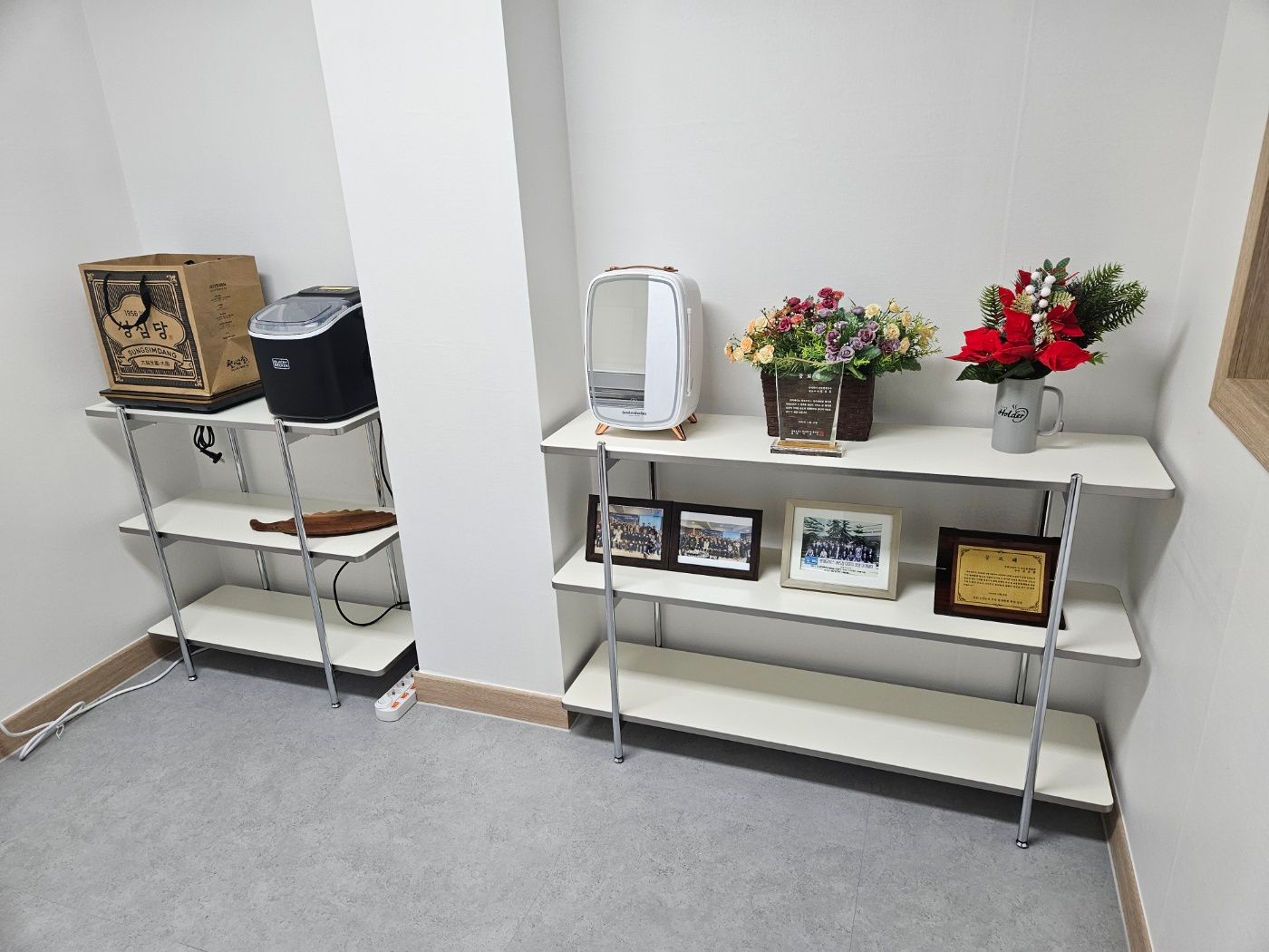 Gott Black Mid-Century Square Shelf user photo