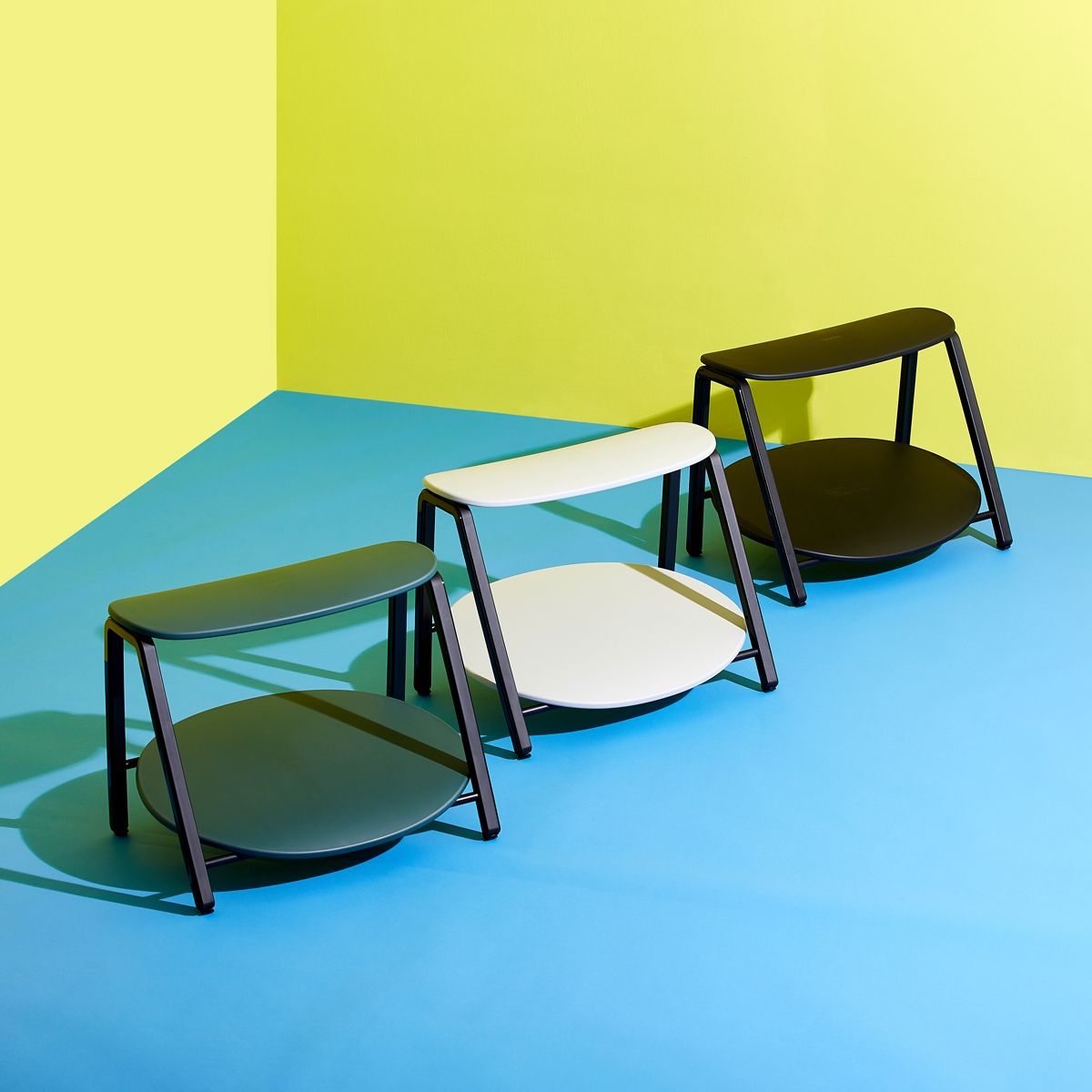 2段フットレスト　ロウモ 足を乗せるだけ。高さを調節できるハイエンド踏み台！「ロウモ