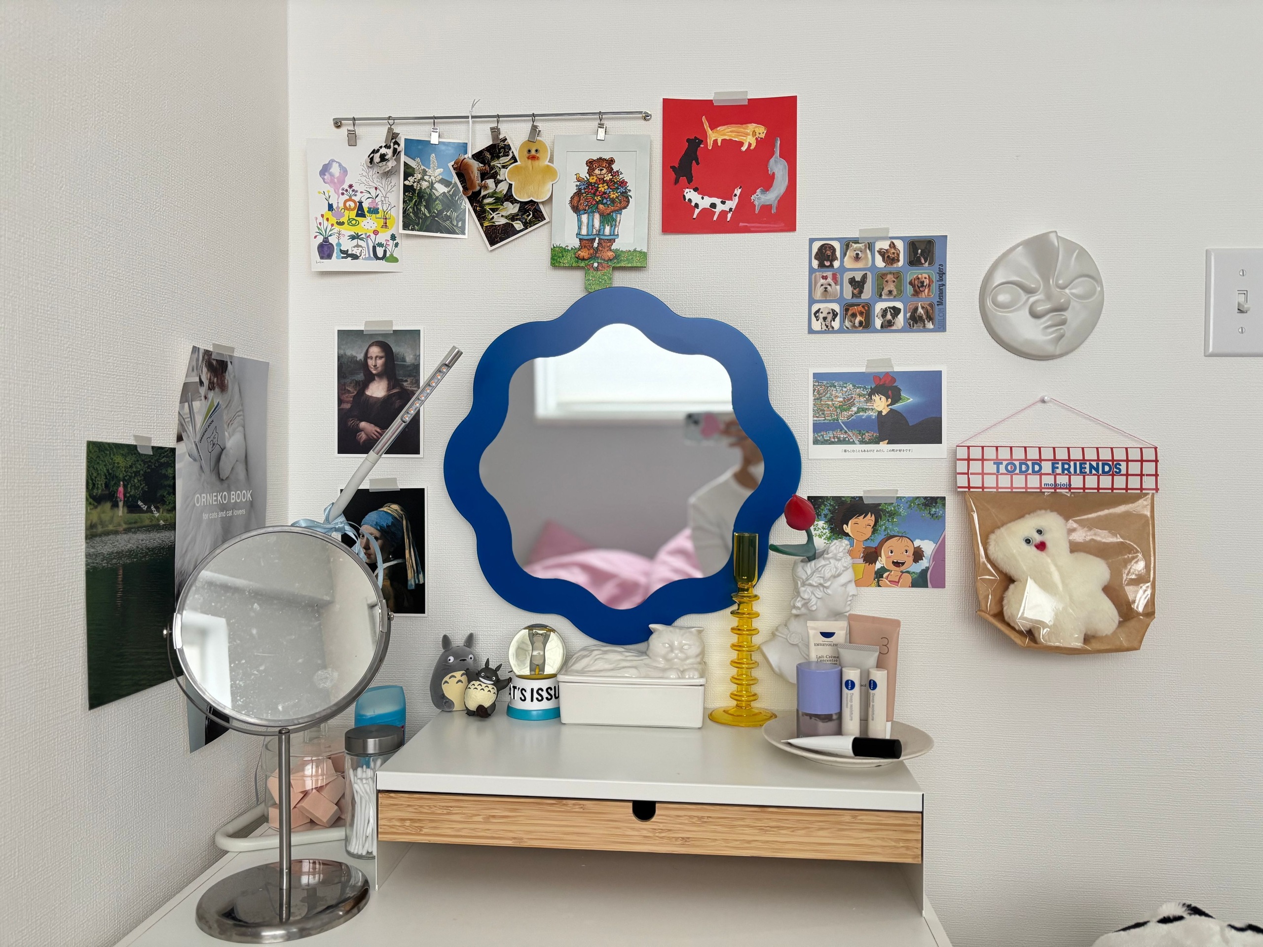 PRUNKHALLON プルンクハロン ミラー, ブルーを使ったインテリア