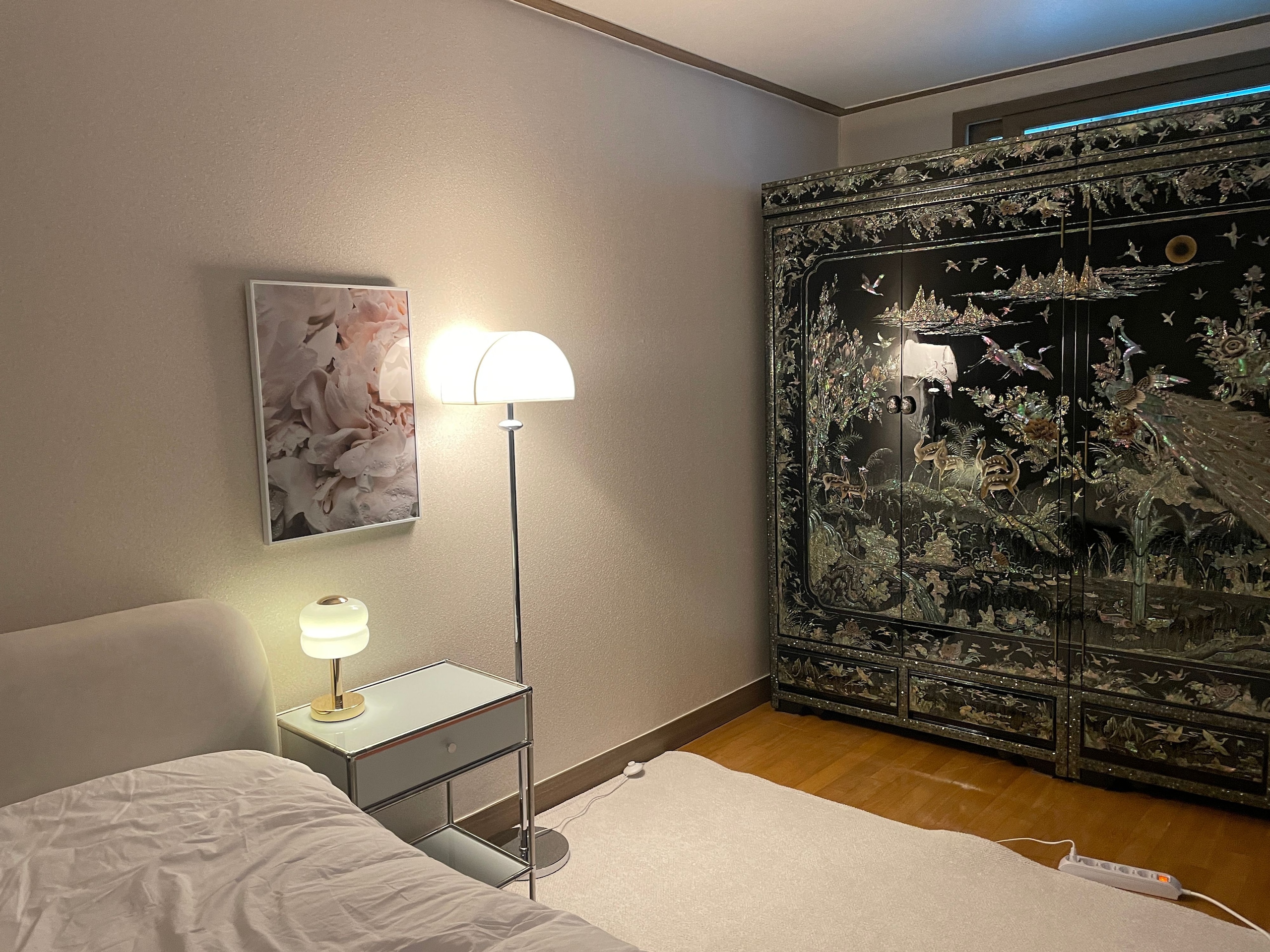 LED Gloomy Table Lamp user photo
