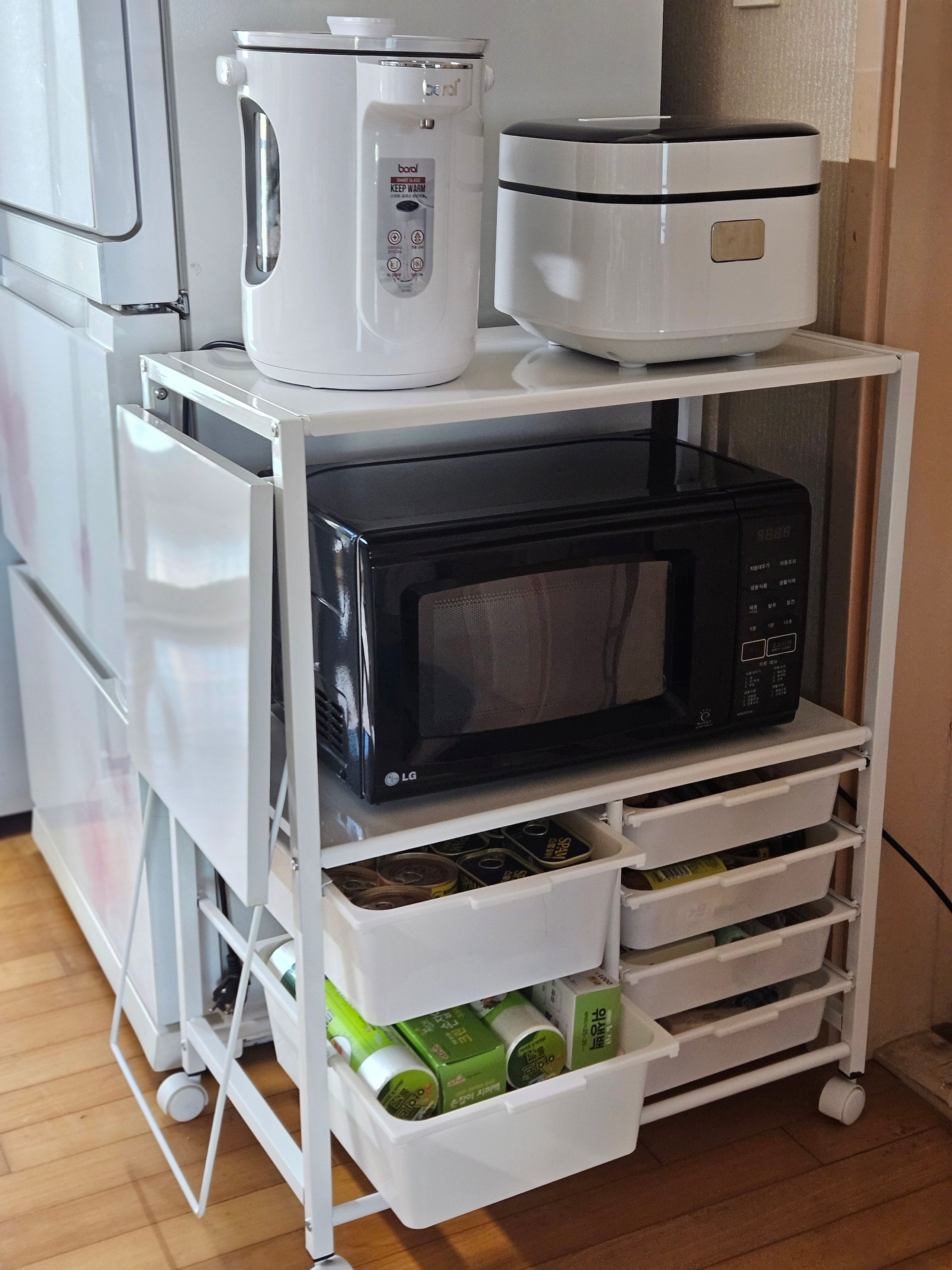 Expandable Rolling Microwave Storage Rack user photo
